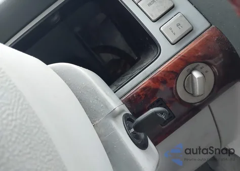 2004 Lincoln Navigator z USA, uszkodzony, nr VIN 5LMFU28R84LJ20977